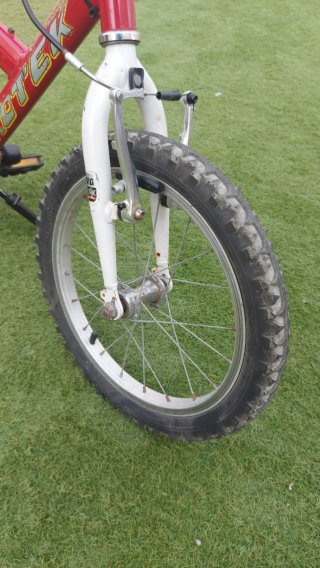Bicicleta infantil roja