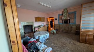 Parcela con casa y piscina
