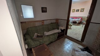 Parcela con casa y piscina