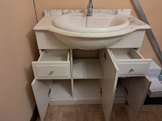 Mueble de baño con lavabo y mármol
