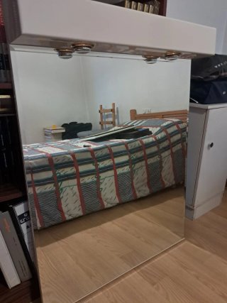 Mueble de baño con lavabo y mármol