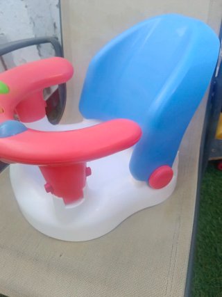 Asiento de baño para bebé con juguetes