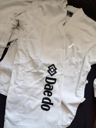 Traje Taekwondo Dae Do Blanco talla 14o cm