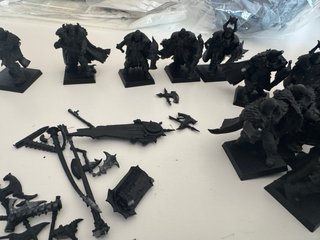 Horda Caos Warhammer TOW Miniaturas, alguno roto.