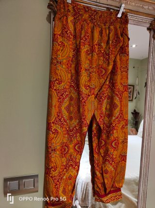 Pantalón tipo pareo cómodo talla S/M , más bien M