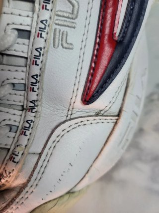 Zapatillas Fila Blancas y Rojas