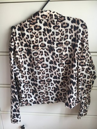 Sobrecamisa o chaqueta leopardo Zara talla M/L