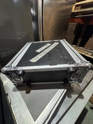 Flight Case Marrón y Plateado