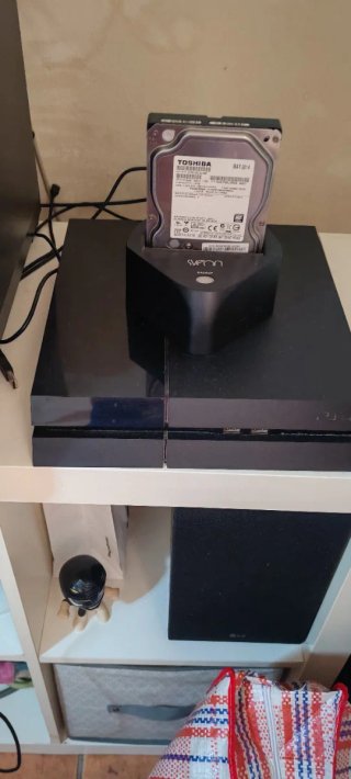 PS4 (PlayStation 4) Negra + Disco Duro Externo