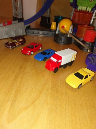 Hot Wheels Calavera Coches y Otra de Regalo