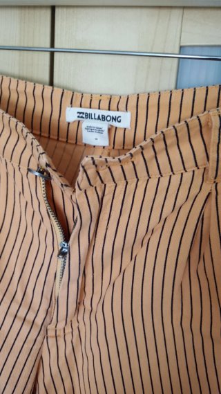 Pantalón corto Billabong rayas naranja