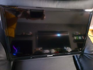 TV Samsung 24 con soporte de pared