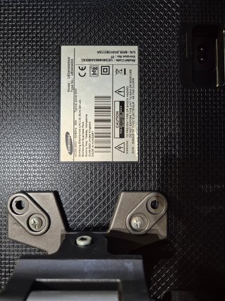 TV Samsung 24 con soporte de pared
