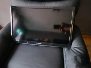 TV Samsung 24 con soporte de pared