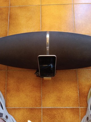 Altavoz Zeppelin Air Lighting de Bowers & Wilkins