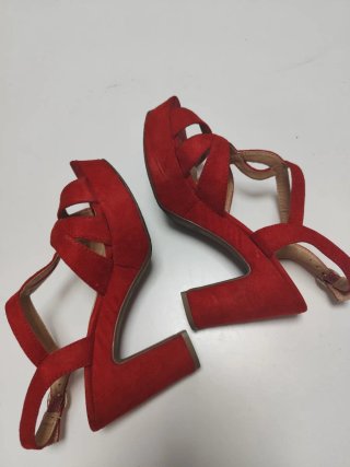 Zapatos de tacón rojos para mujer