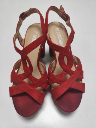 Zapatos de tacón rojos para mujer