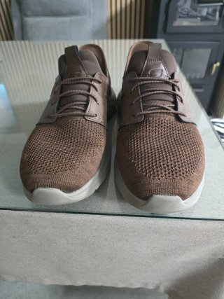 Skechers Slip-ins Marrones tienen 9 meses.  Impeca