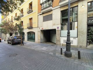 Garaje en alquiler en Cortes - Huertas en Madrid