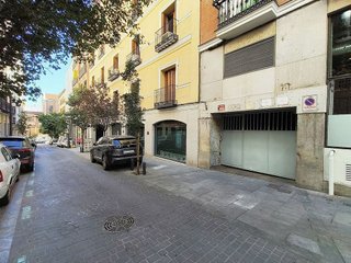 Garaje en alquiler en Cortes - Huertas en Madrid