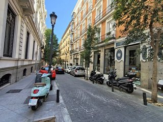 Garaje en alquiler en Cortes - Huertas en Madrid
