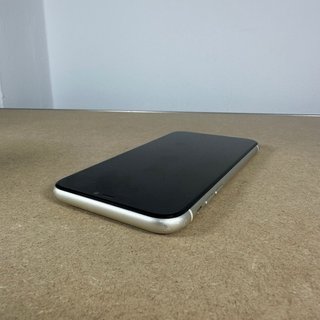 iPhone 11 Batería 82% + Cargador y Cable Nuevo
