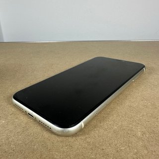 iPhone 11 Batería 82% + Cargador y Cable Nuevo