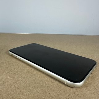iPhone 11 Batería 82% + Cargador y Cable Nuevo