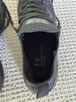 Zapatillas Under Armour Negras - nuevos sin uso!