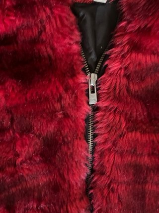 Chaqueta pelo sintético con capucha