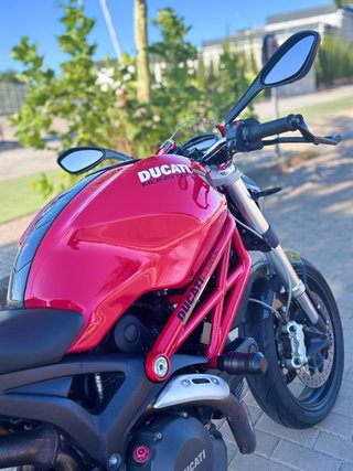Ducati Monster 696