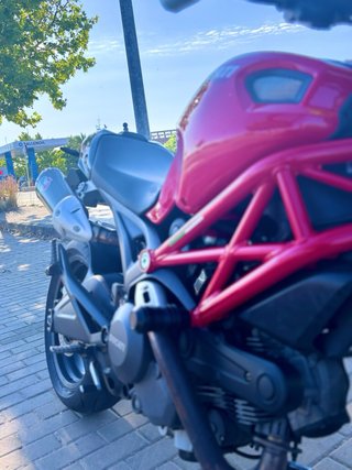 Ducati Monster 696