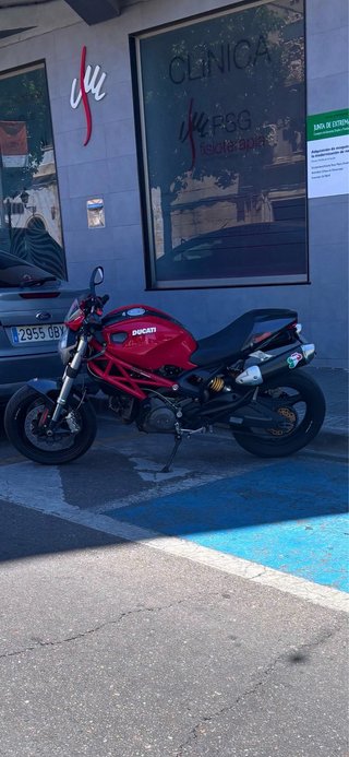 Ducati Monster 696