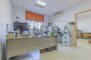 Nave industrial en venta en La Estación en Badajoz