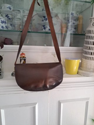 Bolso de piel marrón Zara