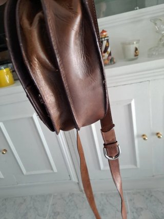 Bolso de piel marrón Zara