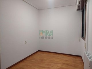 Piso en alquiler en Universidad en Ourense