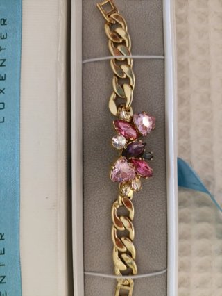 Collar con piedras rosas y doradas