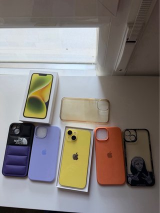 iPhone 14 Amarillo y Dorado