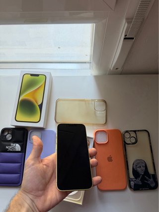 iPhone 14 Amarillo y Dorado