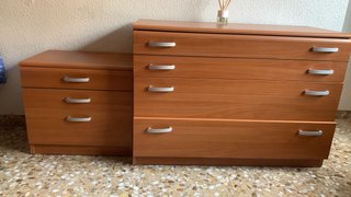 Cómoda grande (25€) y 2 mesitas (15€/cada una)