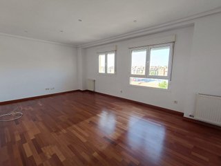 Piso en alquiler en Sanchinarro en Madrid