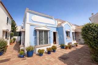 Casa pareada en alquiler en Nueva Andalucía centro en Marbella