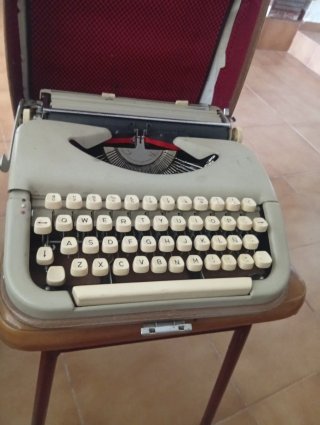 Máquina de escribir antigua