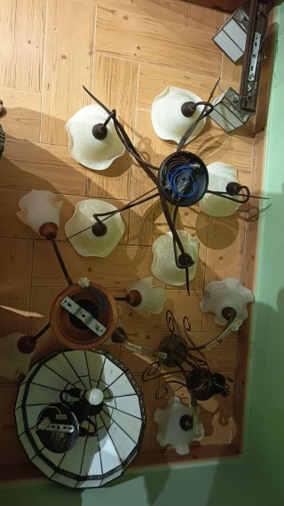 Lámparas de techo y pared, son 5 en total