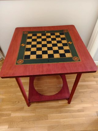 Mesa madera de pino con tablero de ajedrez pintado
