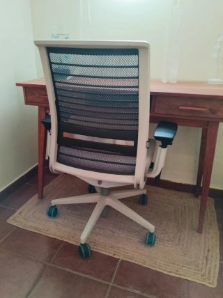 Silla Ergonómica Steelcase Blanca y Gris