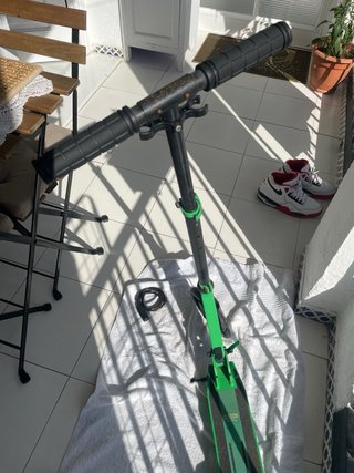 Patinete verde para niños 6-10 años