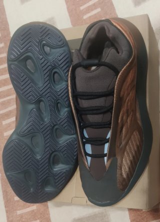 YEEZY 700 TALLA 45