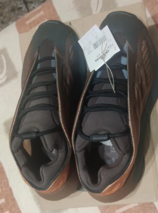YEEZY 700 TALLA 45